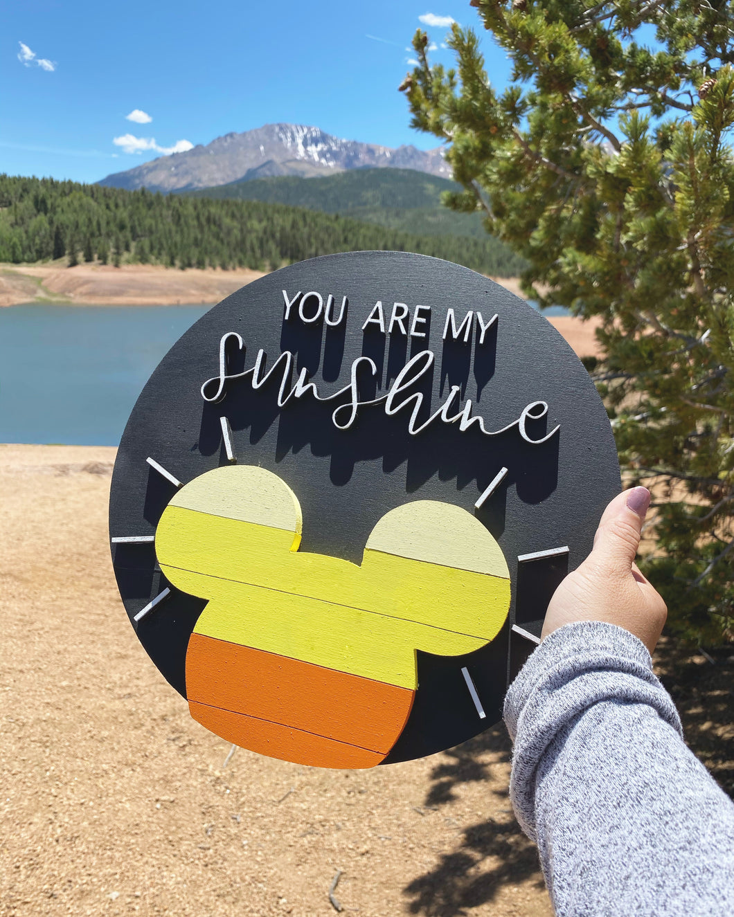 Sunshine round sign